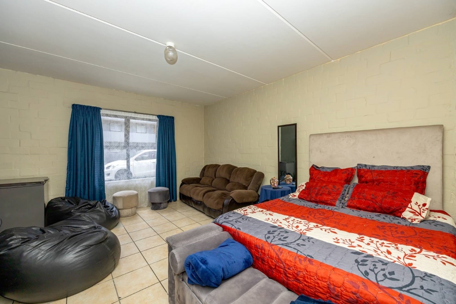 1 Bedroom Property for Sale in Maitland Western Cape